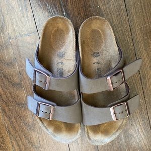 KIDS ARIZONA BIRKENSTOCKS SIZE 34 (3-3.5)
